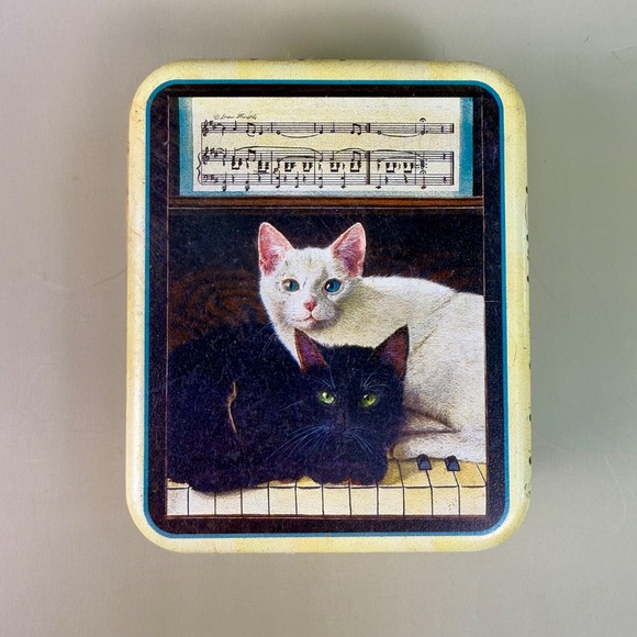 Vintage Cat Tin Box | Ebony & Ivory Music Theme | White Truffle Candy Tin 8 oz - Picture 2 of 6